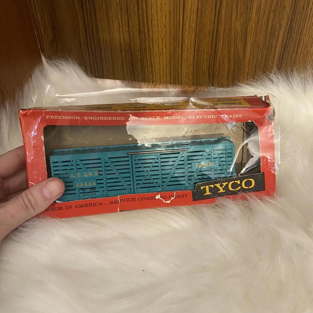 Tyco Ho scale electric model train railroad Santa Fe stock car in box